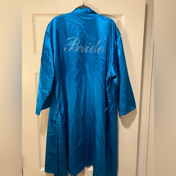 Silk blue bride robe - Picture 1 of 4